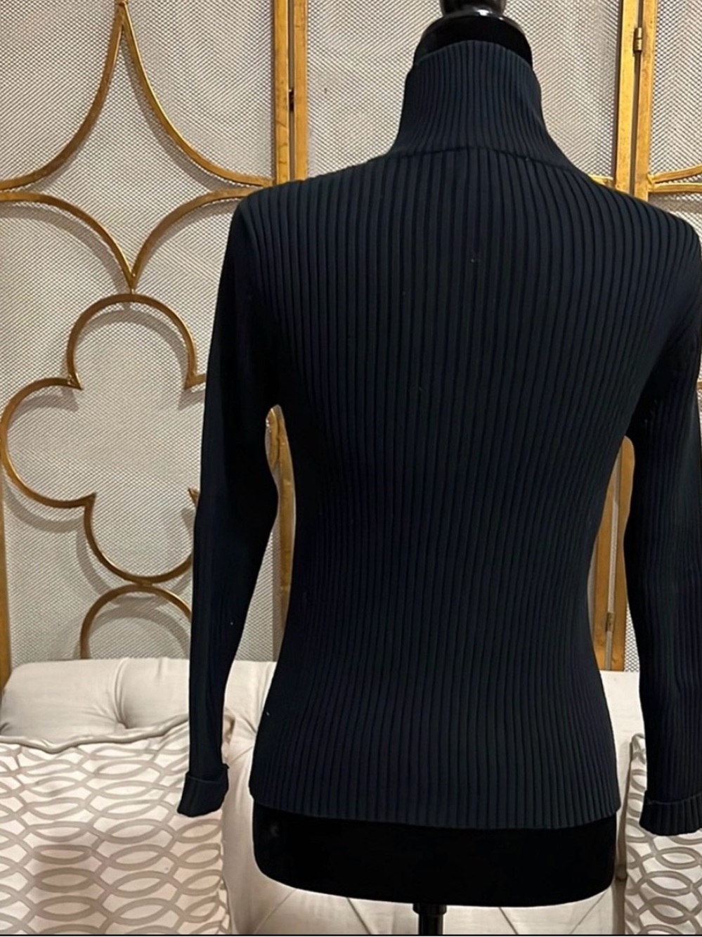 Chic Black Ribbed Zip-Up Jacket S/M - Picture 3 of 6